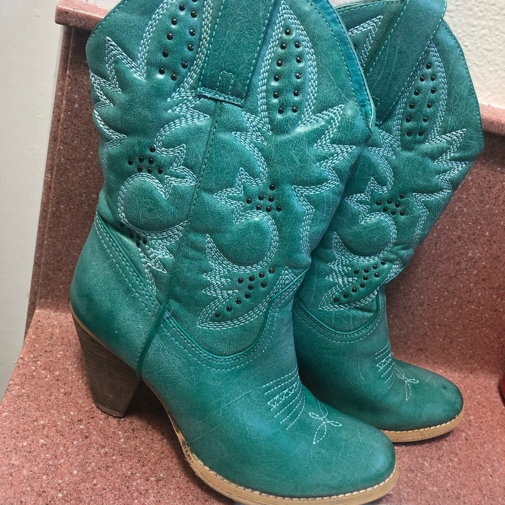 Cowgirl fashion boots - mint green size 8